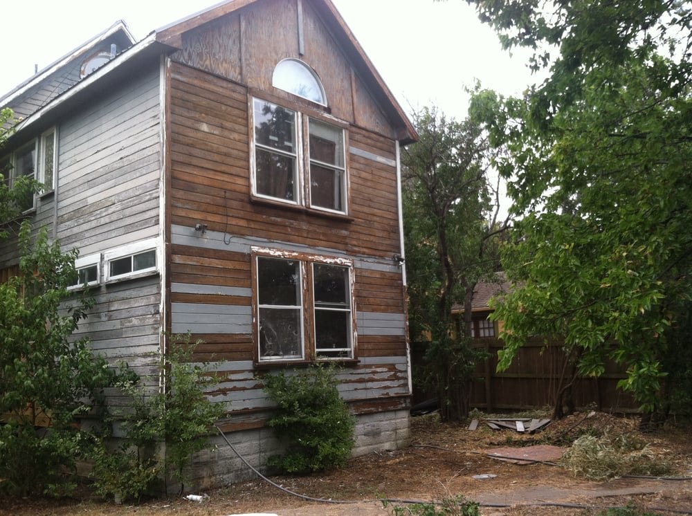 Austin home with failing exterior paint before restoration