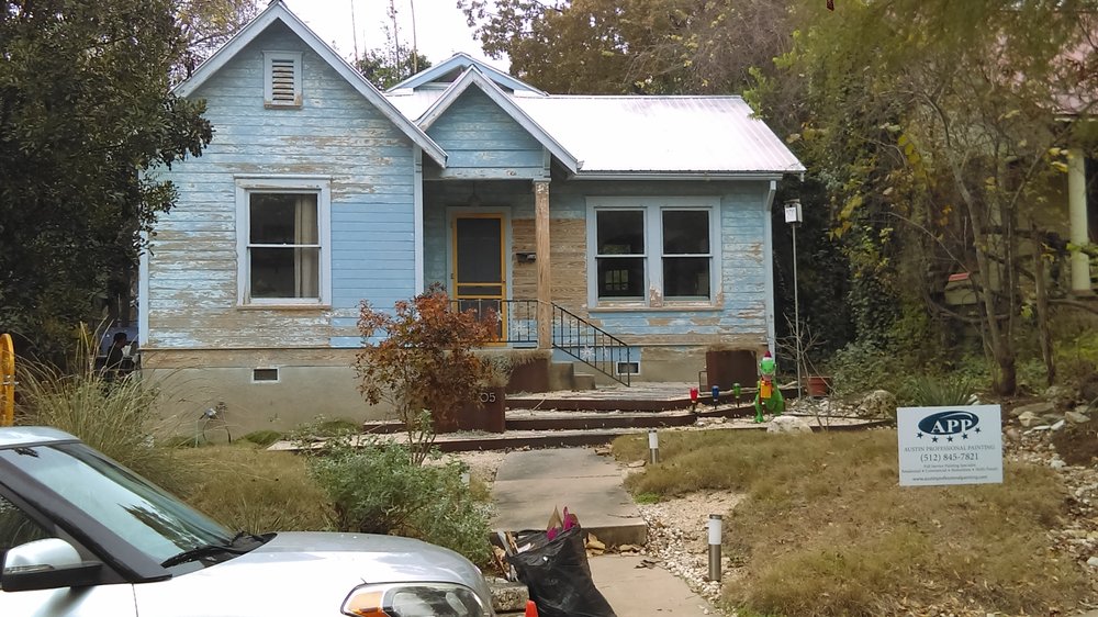 Historic Austin home before restoration painting